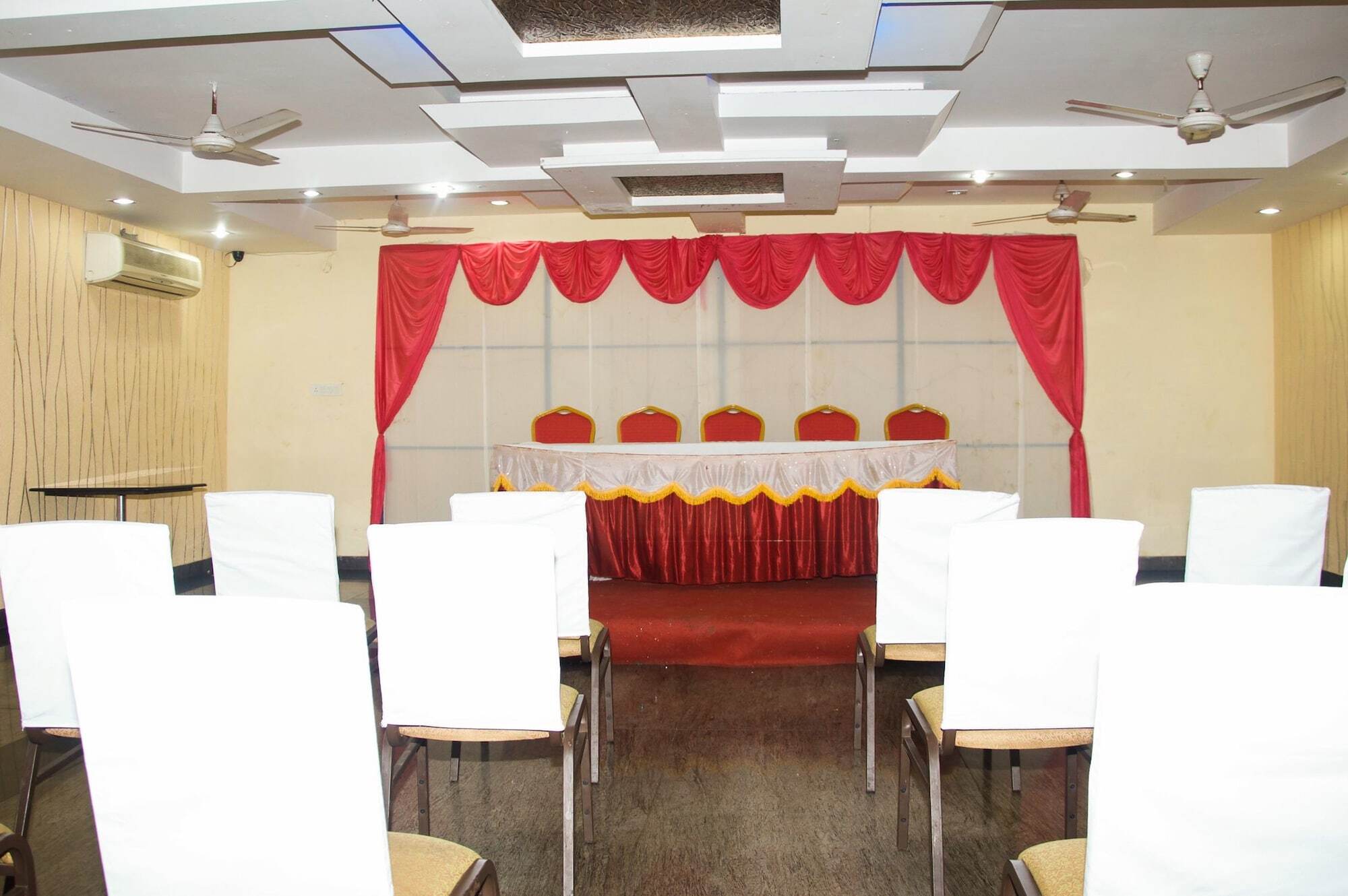 A.R Grand Hotel Visakhapatnam Exterior foto
